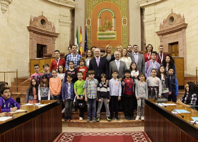 Aldeas Infantiles organiza un Pleno en el Parlamento andaluz