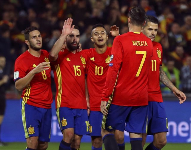 La selección española golea a Macedonia en Los Cármenes