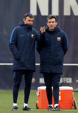 El segundo técnico del Barcelona, Juan Carlos Unzué, y el primero, Luis Enrique