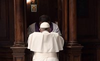 El Papa pide perdón "por los pecados" de la Iglesia durante el genocidio de Ruanda