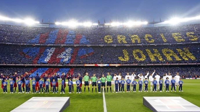 El Camp Nou homenajea a Johan Cruyff