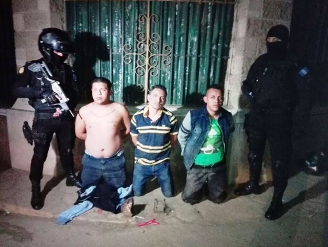 Detenidos tras varios ataques contra comisarías de Policía en Guatemala