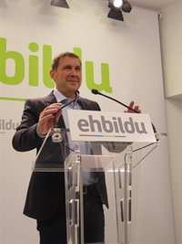 Otegi afirma que, con el fallecimiento de McGuinness, se va un "defensor de la libertad de los pueblos"