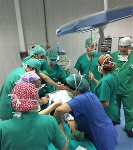 Profesionales del Punta Europa en un campamento de refugiados saharauis