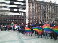 Reciben con huevos y golpes en Pamplona al autobús de Hazte Oír al grito de "ni se os quiere, ni se os necesita"