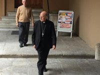 Ricardo Blázquez asegura que está "cerca" del arzobispo de Granada en el caso del padre Román