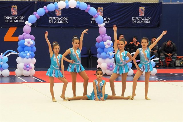Más de 200 deportistas han participado en el Circuito de Gimnasia Rítmica.