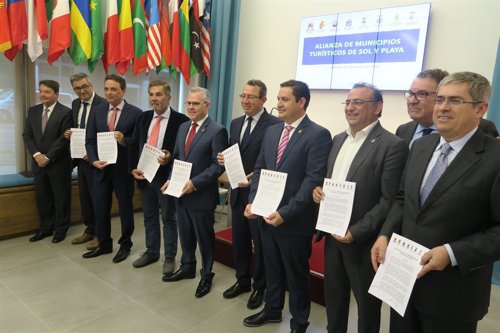 Alianza entre ocho municipios de 'sol y playa'                      