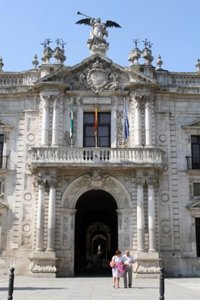 La Hispalense convoca concurso público de méritos para contratar nueve plazas de profesores ayudantes doctores