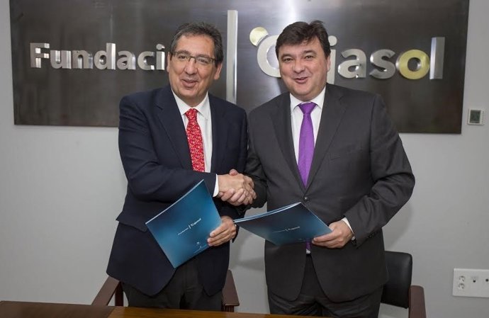 El presidente de la Fundación Cajasol, Antonio Pulido, y Gabriel Cruz.
