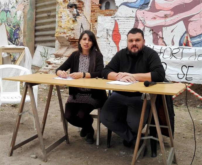 El abogado Andrés García y la portavoz del Hort del Xino Isis