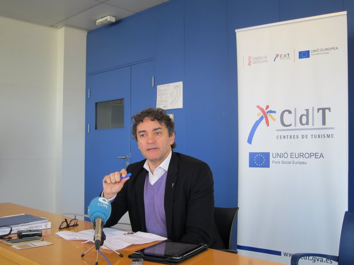 Francesc Colomer en rueda de prensa