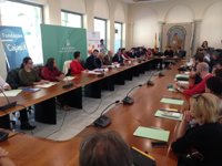 Junta y Cajasol ofrecen formación y financiación a emprendedores de Granada con el programa '100 caminos al éxito'