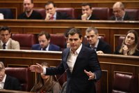 Rivera: "España no se ha gastado el dinero en alcohol y mujeres, sino en corrupción y radiales sin coches"