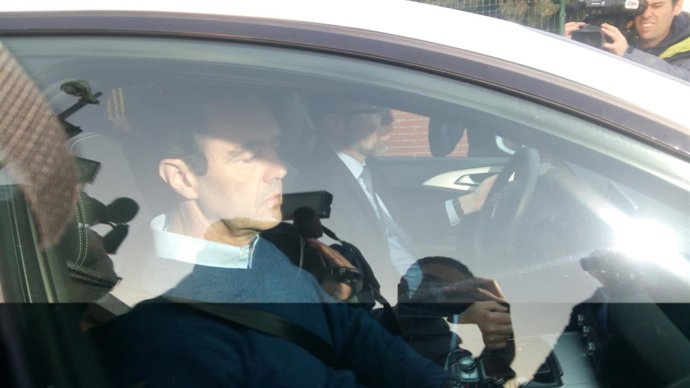 Miguel López abandona Foncalent en el coche de su abogado