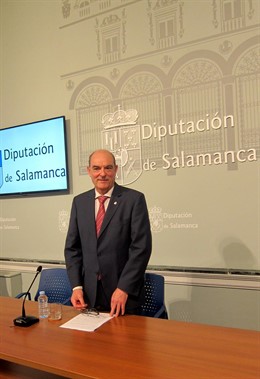   Salamanca: Manuel Rufino Antes De La Rueda De Prensa                 
