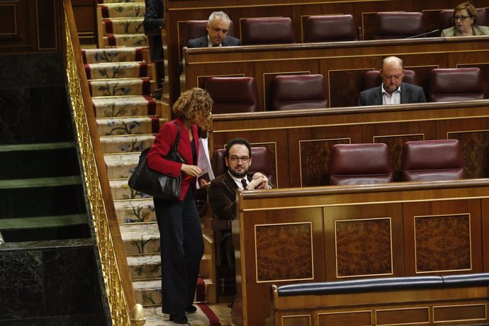 Meritxell Batet y Antonio Hernando en el Congreso