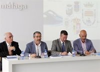 La Diputación de Málaga edita un libro sobre la historia de los escudos de los municipios de la provincia