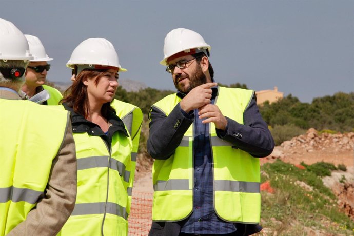 Armengol y Vidal visitan las obras de la depuradora de Alcúdia