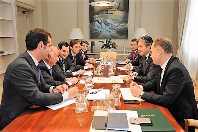 El PP de Almería se reúne con el ministro de Fomento
