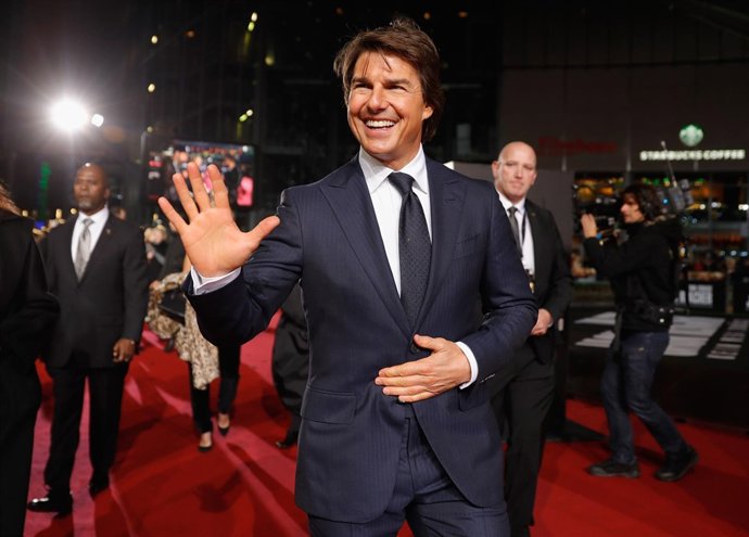 TOM CRUISE