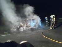 Bomberos sofocan un incendio fortuito en un vehículo en la A-15