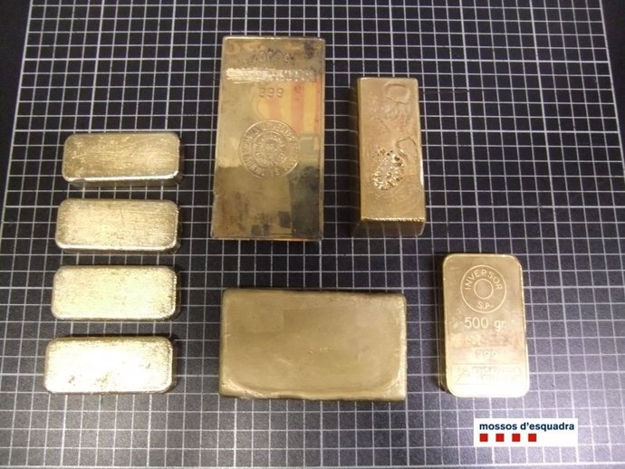 Lingotes de oro falsos usados por un estafador