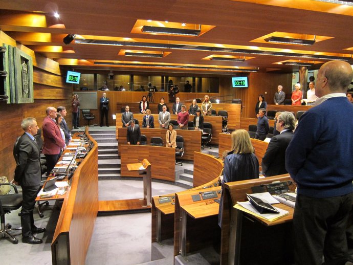 Mnuto de silencio en parlamento asturiano por atentados en Londres              