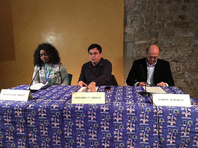 Ndeye Fatou Mbaye, Gerardo Pisarello i Albert Alberich