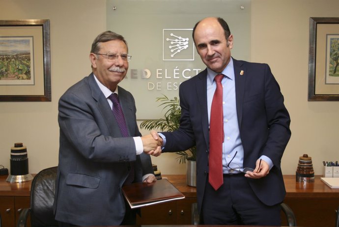 Manu Ayerdi y José Folgado, presidente de Red Eléctrica de España