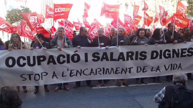 Los sindicatos han llevado la reivindiación frente a la sede del Gobierno