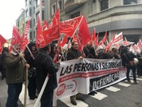 CCOO y UGT se concentran ante la FELE para pedir el desbloqueo de la negociación colectiva
