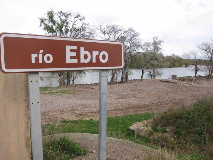 Río Ebro a su paso por Novillas