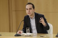 Calvo da la “bienvenida” a Cifuentes al debate sobre pisos turísticos después de “años de retraso”