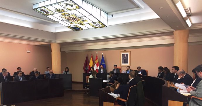 Pleno en la Diputación de Segovia. 
