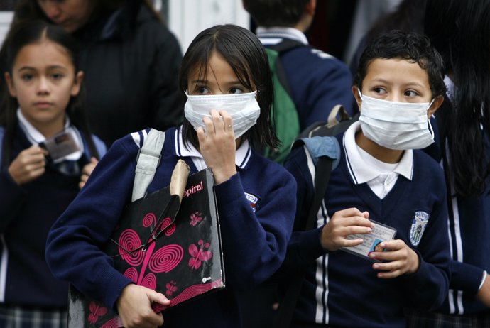 Students wear masks in Bogota May 4, 2009. Colombia on Sunday reported its first