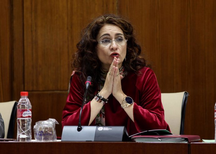La consejera de Hacienda, María Jesús Montero, en comisión parlamentaria