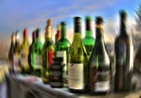 Amenaza al dueño de un bar que le cobró 1,5€ por un chupito mientras estaba de permiso penitenciario