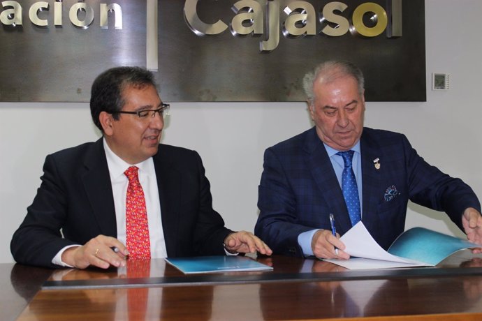 La Fundación Cajasol reafirma su apoyo con la Semana Santa de Huelva. 