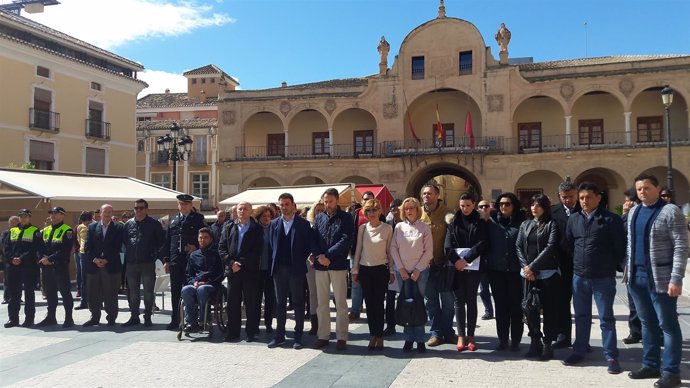 Minuto de silencio en el Ayuntamiento de Lorca