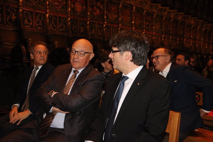 M.Molins (Fund.Banco Sabadell), J.Oliu (Banco Sabadell) y el pte.C.Puigdemont