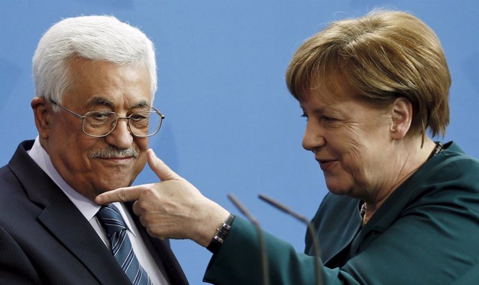 Mahmud Abbas y Angela Merkel