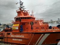 El capitán del rescate dice que hubo un "golpe terrible" que destrozó el pesquero