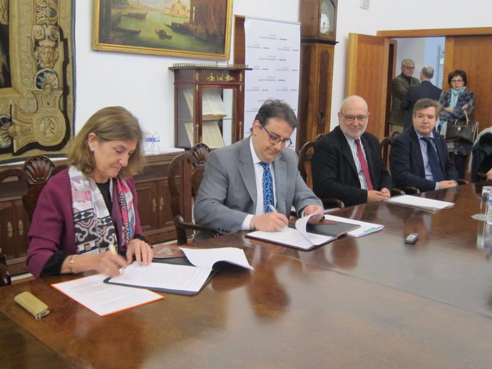 Firma de acuerdo para estudio de hemodiálisis en Cáceres                      
