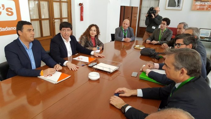 Representantes de Cs durante la reunión con Flacema