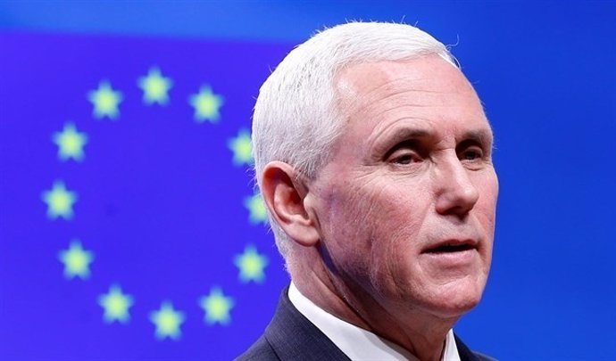 Pence traslada a Tusk y Juncker el "fuerte compromiso"de Trump 