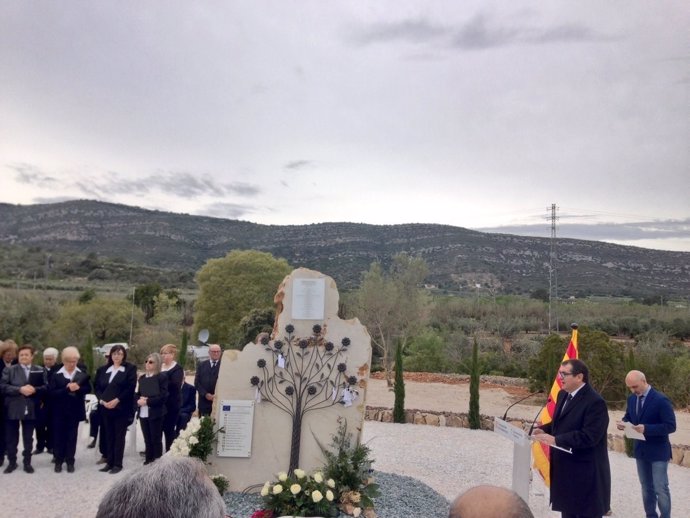 Jordi Jané en el homenaje a las víctimas de Freginals