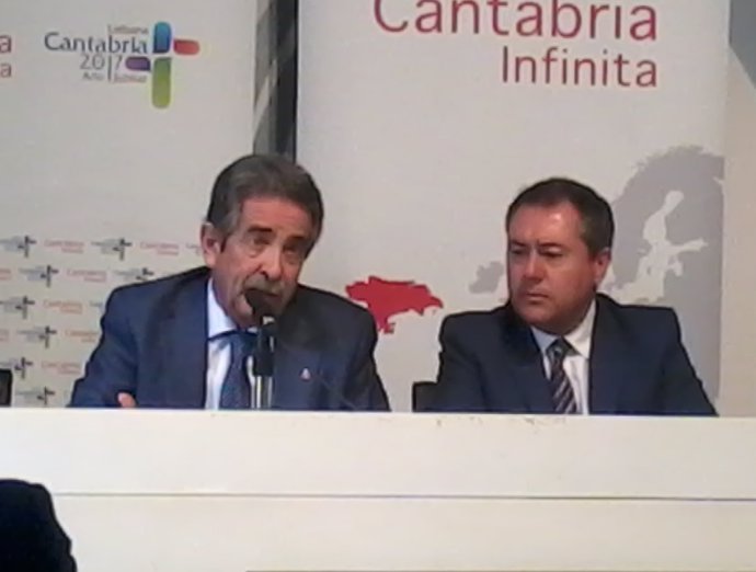 Miguel Ángel Revilla, en rueda de prensa junto al alcalde de Sevilla