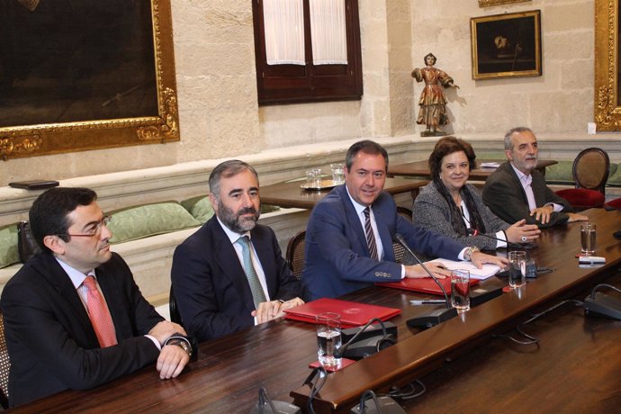 Firma del convenio entre el Ayuntamiento de Sevilla y GRI Towers 1.JPG