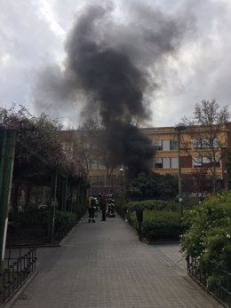 Un incendio calcina cinco coches en un garaje subterráneo de Tetuán